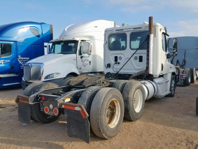 1FUJGEDR2CLBS0905 - 2012 FREIGHTLINER CASCADIA 1 WHITE photo 4