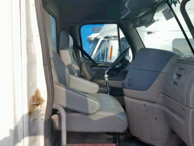 1FUJGEDR2CLBS0905 - 2012 FREIGHTLINER CASCADIA 1 WHITE photo 5