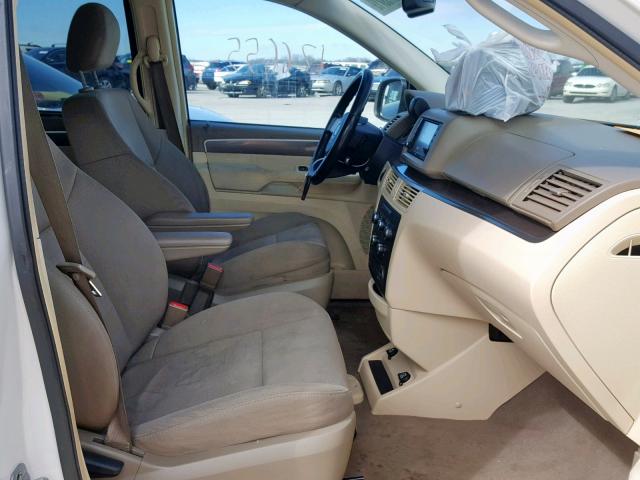 2V8HW34199R554800 - 2009 VOLKSWAGEN ROUTAN SE WHITE photo 5