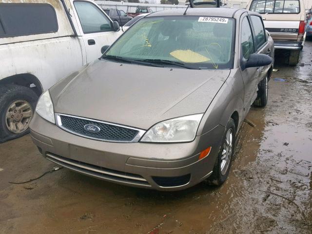 1FAFP34N05W289792 - 2005 FORD FOCUS ZX4 BROWN photo 2