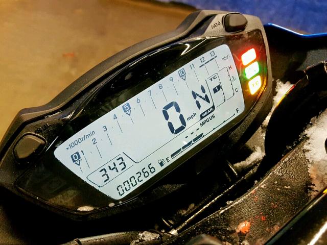 JS1C533B3J2101045 - 2018 SUZUKI GSX-S750 BLUE photo 8