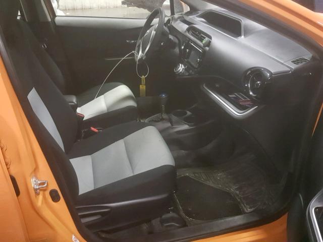 JTDKDTB39F1099894 - 2015 TOYOTA PRIUS C ORANGE photo 5