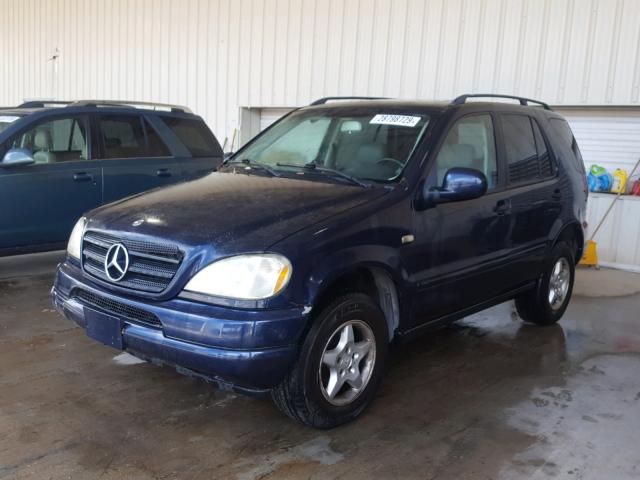 4JGAB54E7YA154479 - 2000 MERCEDES-BENZ ML 320 BLUE photo 2