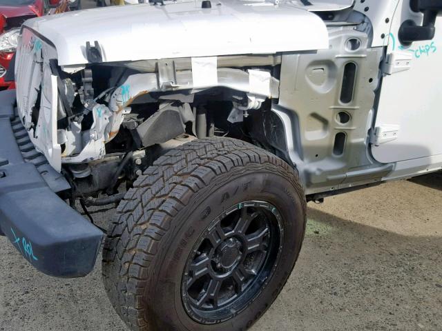 1C4BJWDG7GL334437 - 2016 JEEP WRANGLER U WHITE photo 9