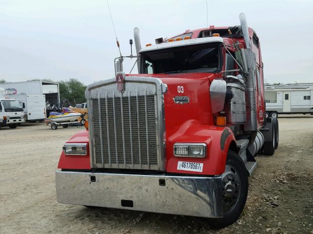 1XKWDB9X87J185160 - 2007 KENWORTH CONSTRUCTI RED photo 2