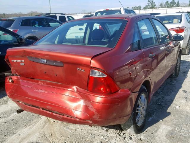 1FAFP34N25W110331 - 2005 FORD FOCUS ZX4 RED photo 4