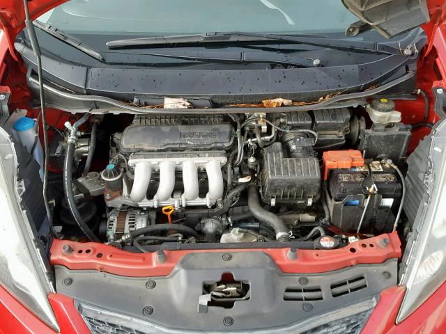 JHMGE8H23AC037921 - 2010 HONDA FIT RED photo 7