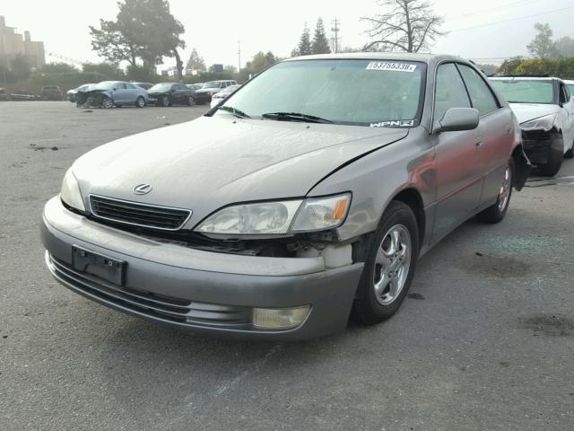 JT8BF22G5V5001635 - 1997 LEXUS ES 300 GRAY photo 2