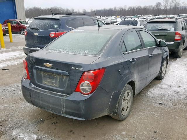 1G1JA5SG2D4169825 - 2013 CHEVROLET SONIC LS 灰色 照片 4