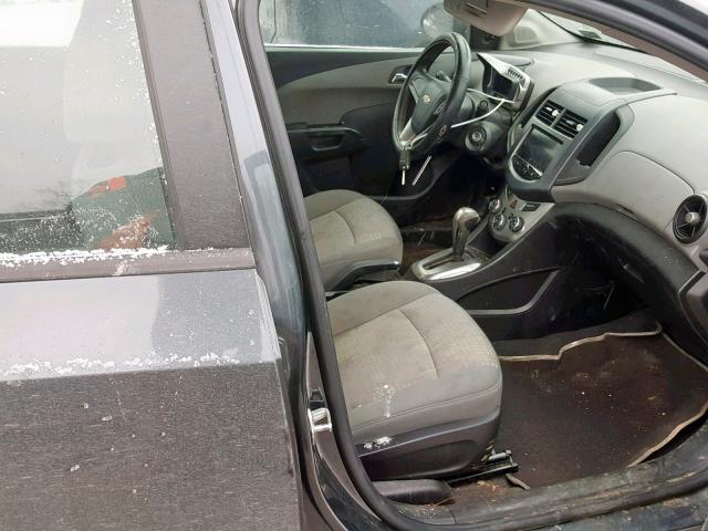 1G1JA5SG2D4169825 - 2013 CHEVROLET SONIC LS 灰色 照片 5