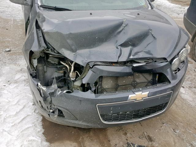 1G1JA5SG2D4169825 - 2013 CHEVROLET SONIC LS 灰色 照片 9