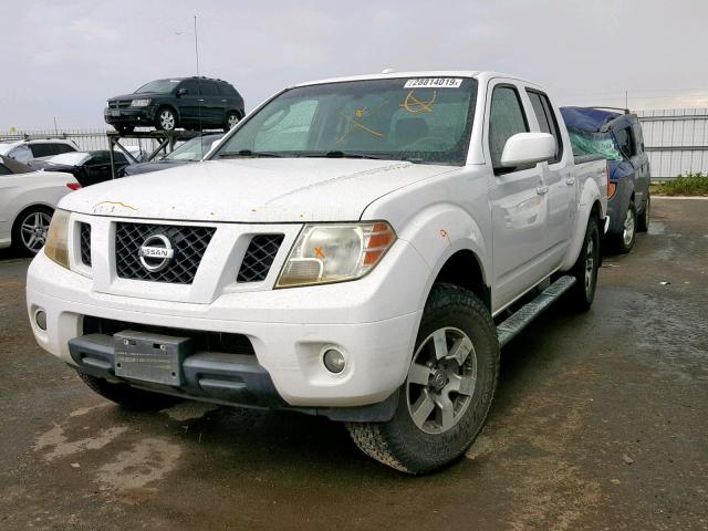 1N6AD07W19C402816 - 2009 NISSAN FRONTIER C WHITE photo 2