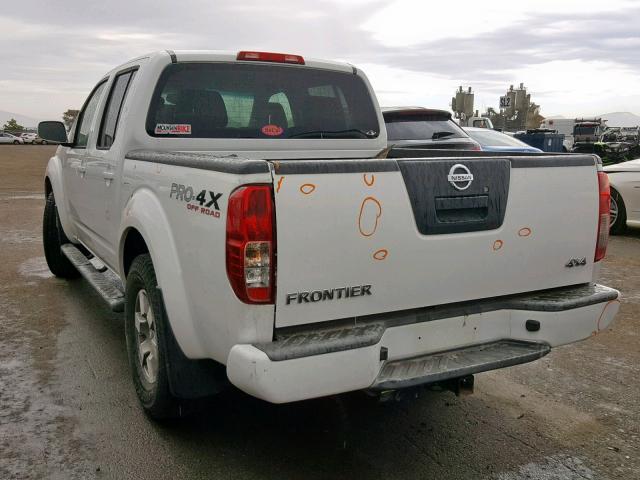 1N6AD07W19C402816 - 2009 NISSAN FRONTIER C WHITE photo 3