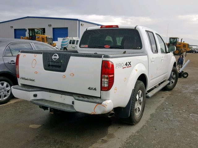 1N6AD07W19C402816 - 2009 NISSAN FRONTIER C WHITE photo 4