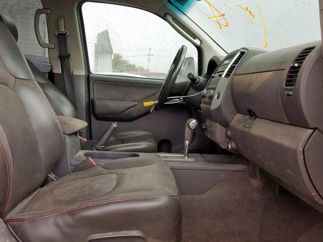 1N6AD07W19C402816 - 2009 NISSAN FRONTIER C WHITE photo 5