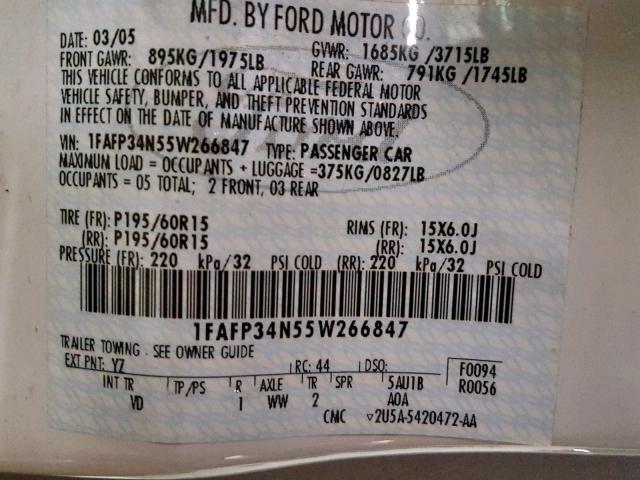 1FAFP34N55W266847 - 2005 FORD FOCUS ZX4 WHITE photo 10