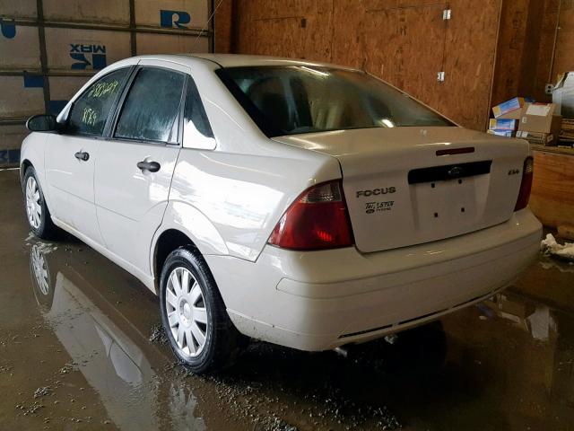 1FAFP34N55W266847 - 2005 FORD FOCUS ZX4 WHITE photo 3