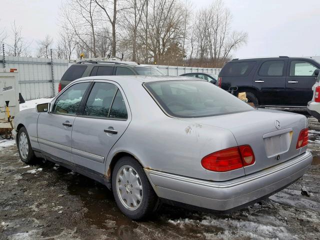 WDBJF20F3VA371740 - 1997 MERCEDES-BENZ E 300D SILVER photo 3