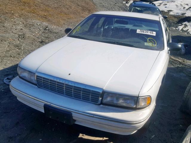 1G1BL52P4TR133957 - 1996 CHEVROLET CAPRICE WHITE photo 2