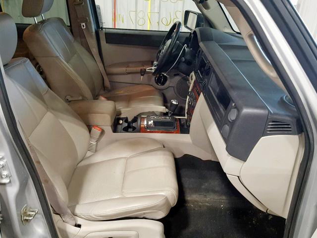 1J8HG58N16C189561 - 2006 JEEP COMMANDER SILVER photo 5