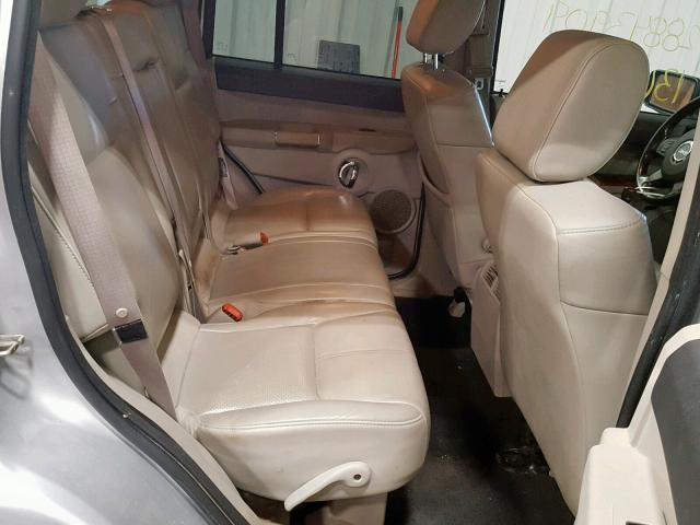 1J8HG58N16C189561 - 2006 JEEP COMMANDER SILVER photo 6