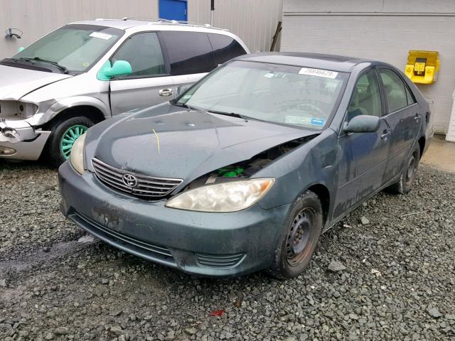 4T1BE30K25U086081 - 2005 TOYOTA CAMRY LE GREEN photo 2