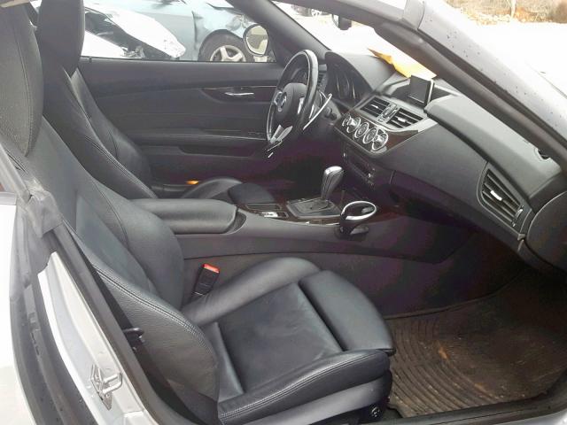 WBALM5C5XBE379162 - 2011 BMW Z4 SDRIVE3 Сріблястий фото 5