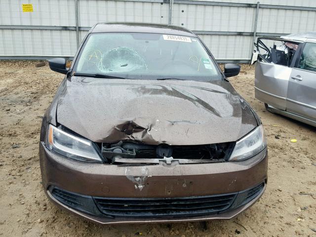 3VW2K7AJXBM075675 - 2011 VOLKSWAGEN JETTA BASE BROWN photo 9