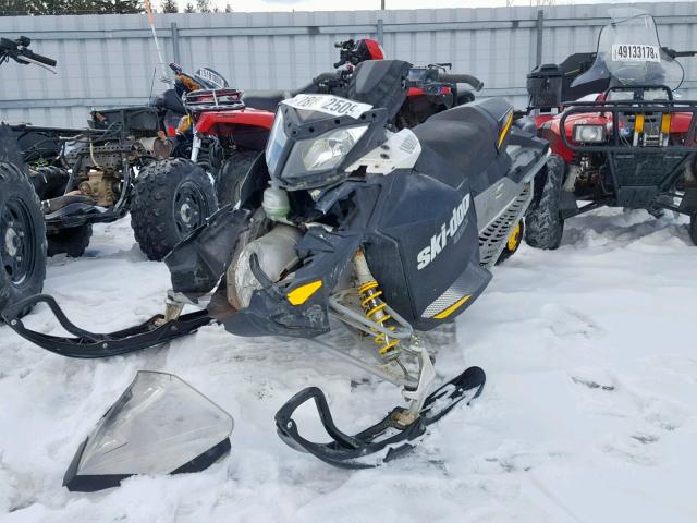 2BPSDDCA0CV000302 - 2012 BOMBARDIER SKIDOO WHITE photo 2