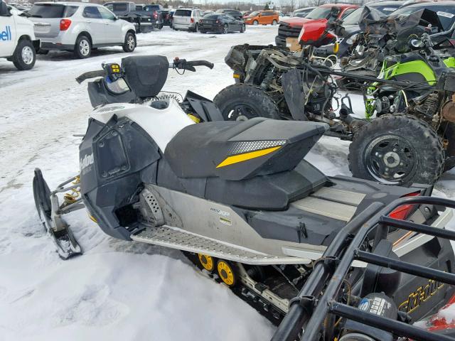 2BPSDDCA0CV000302 - 2012 BOMBARDIER SKIDOO WHITE photo 3