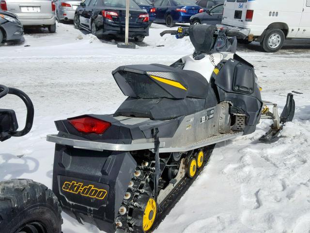 2BPSDDCA0CV000302 - 2012 BOMBARDIER SKIDOO WHITE photo 4