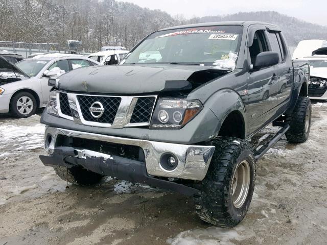 1N6AD07W77C418564 - 2007 NISSAN FRONTIER C GRAY photo 2