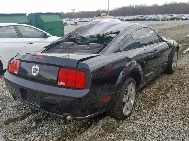 1ZVHT82H265215383 - 2006 FORD MUSTANG GT BLACK photo 4