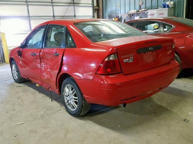 1FAHP34N65W211655 - 2005 FORD FOCUS ZX4 RED photo 3