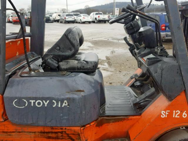 90351 - 2005 TOYOTA FORKLIFT TWO TONE photo 5