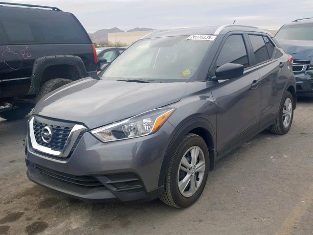 3N1CP5CU5JL533070 - 2018 NISSAN KICKS S GRAY photo 2