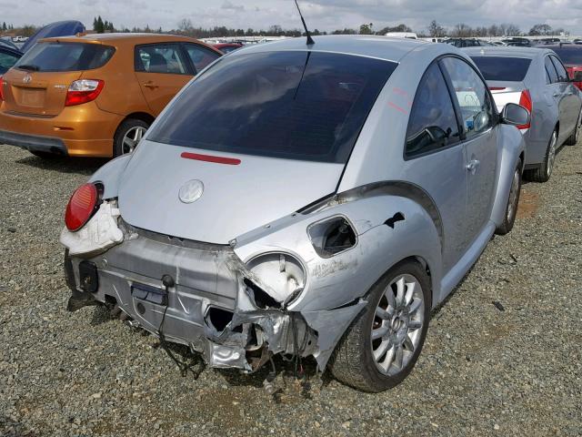 3VWCR31C55M418245 - 2005 VOLKSWAGEN NEW BEETLE ვერცხლისფერი ფოტო 4