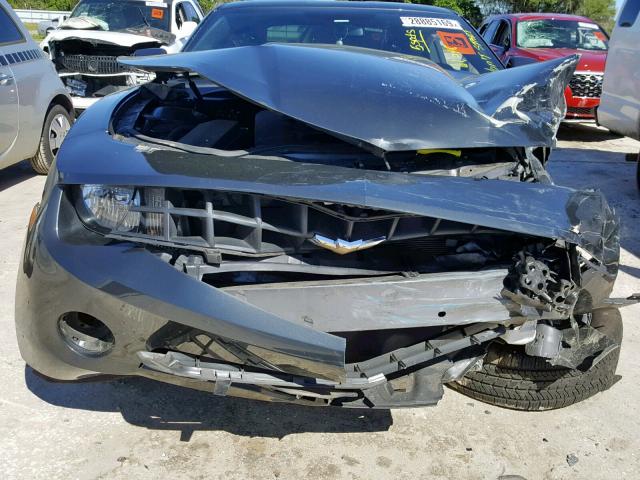 2G1FE1E36D9168914 - 2013 CHEVROLET CAMARO LS GRAY photo 9