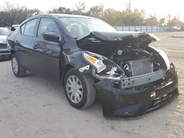 3N1CN7AP1JL864016 - 2018 NISSAN VERSA S  photo 1