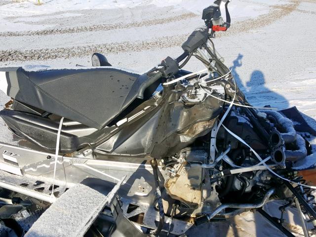 4UF17SNWXHT111912 - 2017 ARCTIC CAT ZR5000 თეთრი ფოტო 5