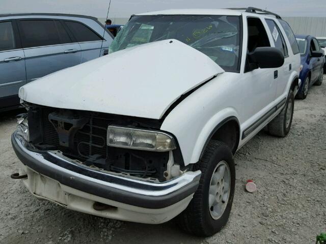 1GNDT13W1X2244924 - 1999 CHEVROLET BLAZER WHITE photo 2