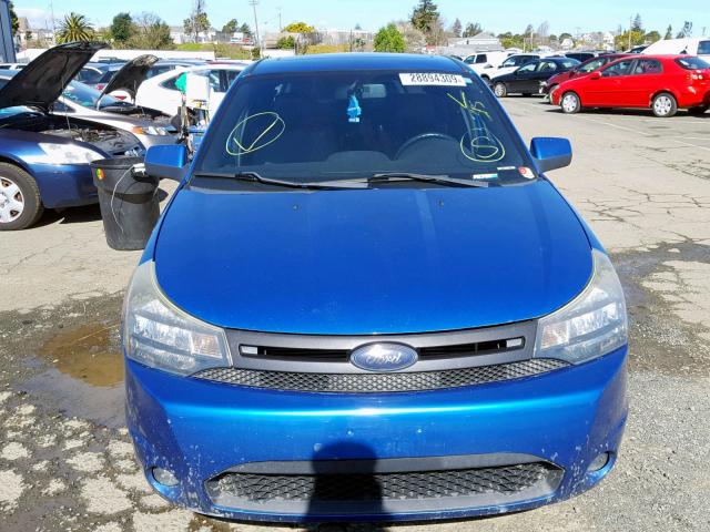 1FAHP3GN9AW168368 - 2010 FORD FOCUS SES BLUE photo 9