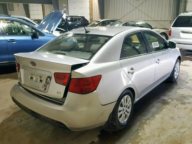 KNAFU4A24D5739724 - 2013 KIA FORTE EX SILVER photo 4