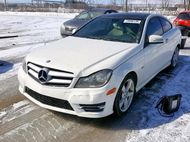 WDDGJ4HBXCF741756 - 2012 MERCEDES-BENZ C 250 WHITE photo 2