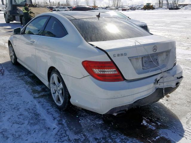 WDDGJ4HBXCF741756 - 2012 MERCEDES-BENZ C 250 WHITE photo 3