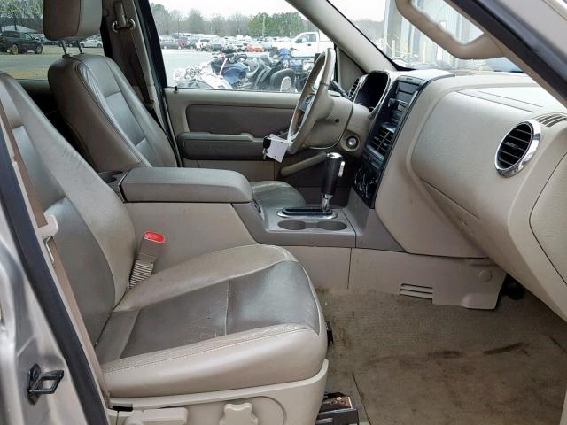 1FMEU63E17UB30260 - 2007 FORD EXPLORER X SILVER photo 5