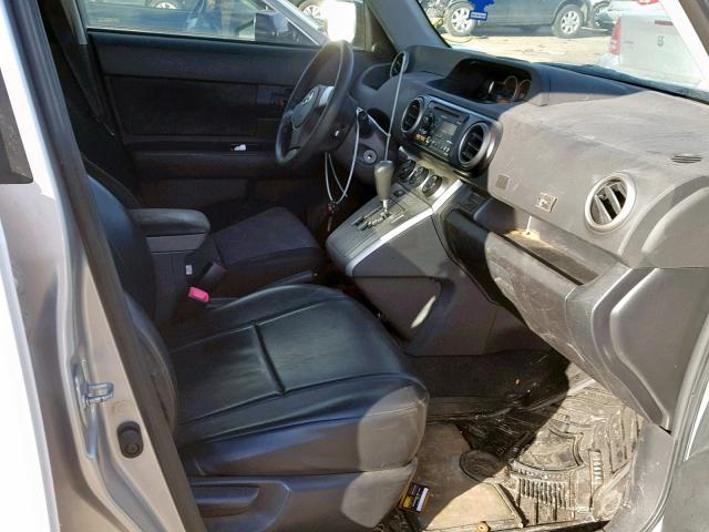 JTLZE4FE8CJ022348 - 2012 TOYOTA SCION XB WHITE photo 5