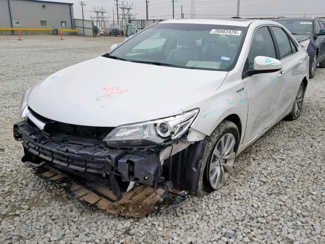 4T1BD1FK7HU226595 - 2017 TOYOTA CAMRY HYBR WHITE photo 2