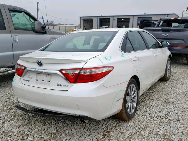 4T1BD1FK7HU226595 - 2017 TOYOTA CAMRY HYBR WHITE photo 4