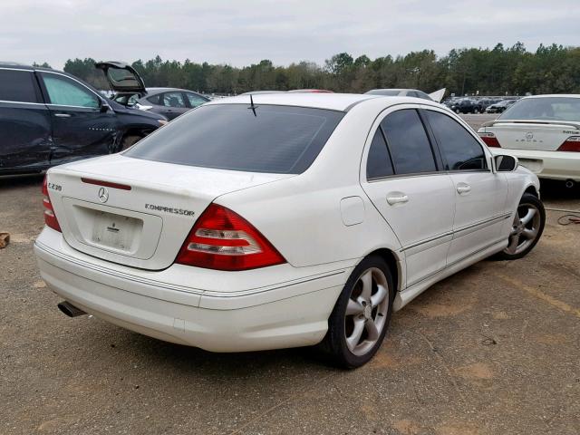 WDBRF40J55A709836 - 2005 MERCEDES-BENZ C 230K SPO WHITE photo 4